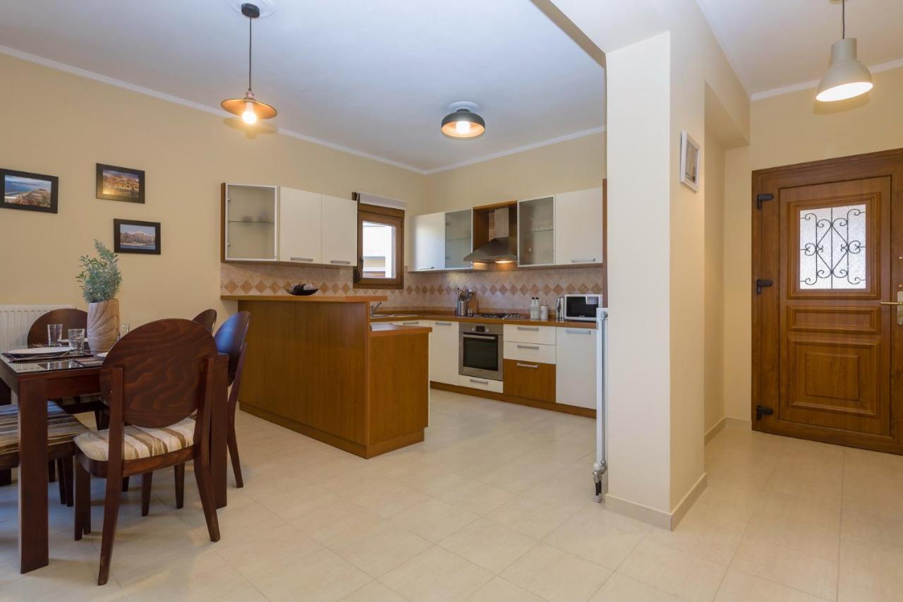 Kastanéa Louisa'S Summer House מראה חיצוני תמונה